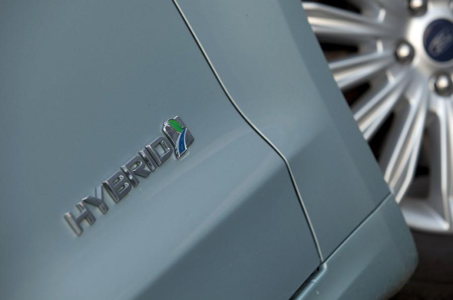  Ford Fusion Hybrid SE 2013 года  (фото 23 из 26)